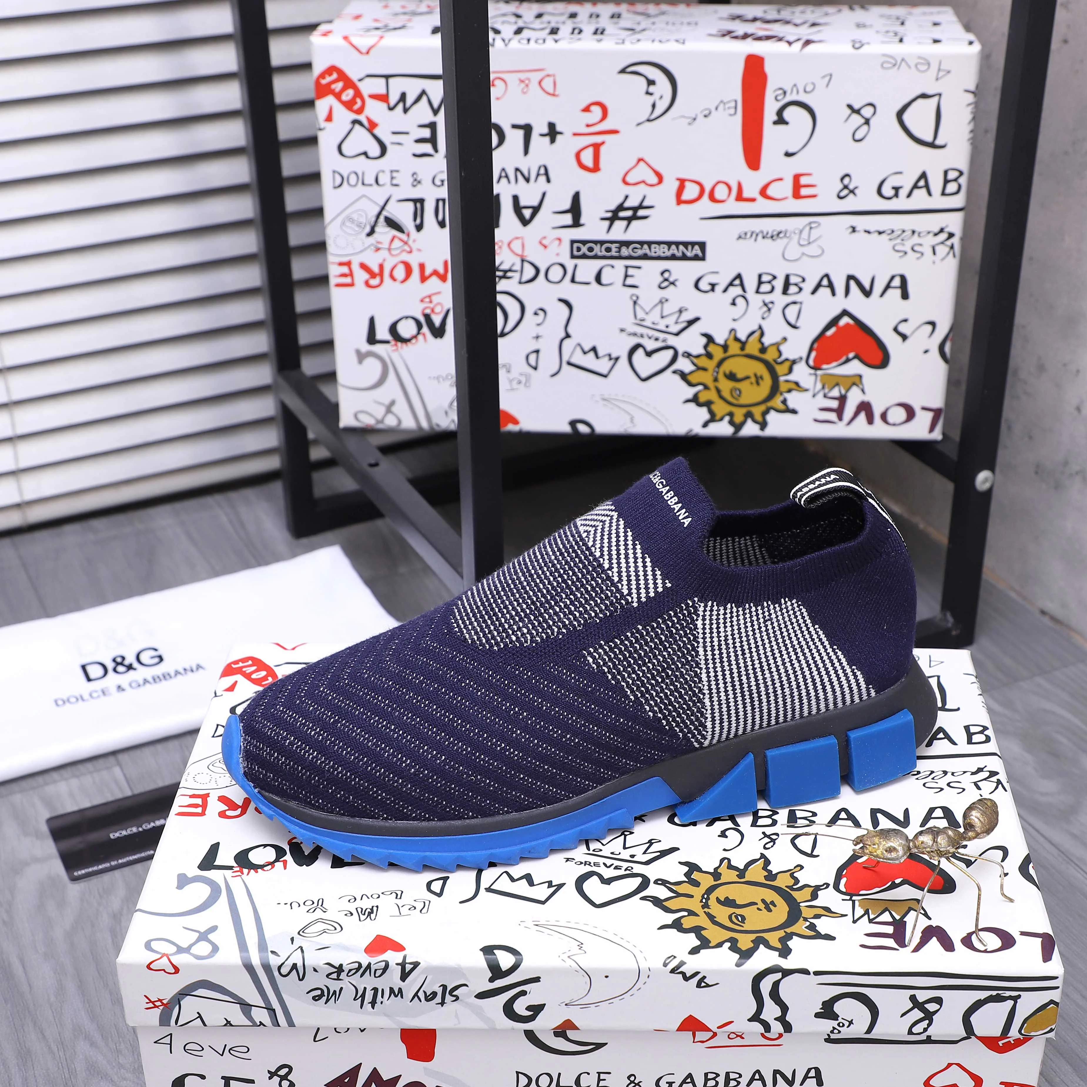 Men's shoes 💰p360 Product trademark: DG (Dolce & Gabbana) casual shoes for couples. Regular size: 36-46 (45.46 is custom-made and non-refundable) Product materials: Selected fly-knit breathable upper, cowhide insole, rubber outsole